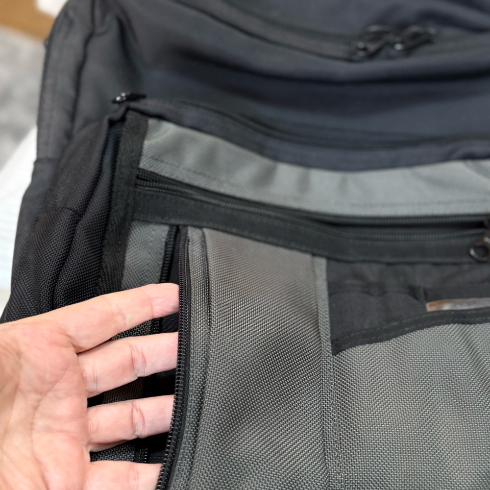 Trager Seattle Padded Laptop Convertible Backpack View 4